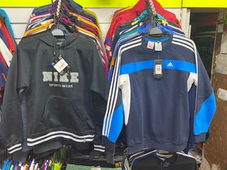 Sudaderas antiguas Adidas y Nike de segunda mano por 40 EUR en Barcelona en  WALLAPOP