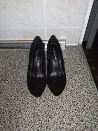 Tacones numero 37 de segunda mano por 8 EUR en Tomares en WALLAPOP