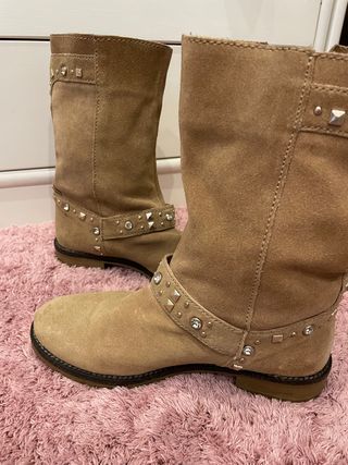 Bota ante Stradivarius de segunda mano por 12 EUR en Los Corrales de Buelna  en WALLAPOP