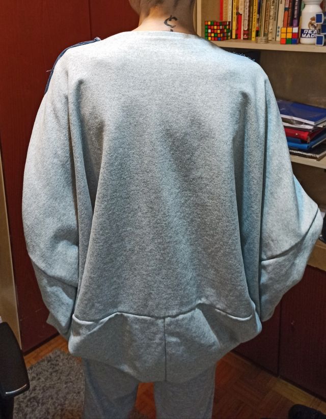 Sudadera gris