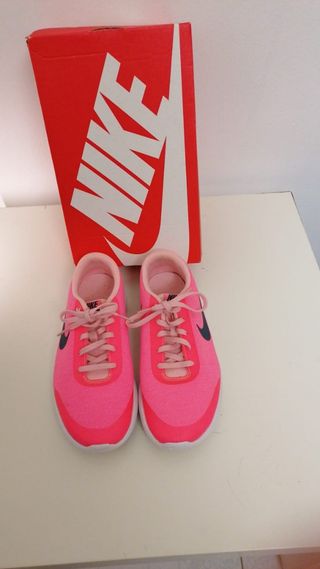 Tennis nike rosas fluor o rosa chillon talla 38,5 de segunda mano por 1 EUR  en O Grove en WALLAPOP