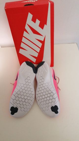 Tennis nike rosas fluor o rosa chillon talla 38,5 de segunda mano por 1 EUR  en O Grove en WALLAPOP