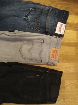 Lote de 3 vaqueros Levi\\'s. de segunda mano por 36 EUR en Santo Domingo de  la Calzada en WALLAPOP