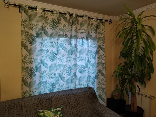 Barra de cortina, soportes, punteras y anillas.