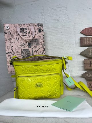 BOLSO TOUS PIEL COLOR FLUOR NUEVO de segunda mano por 135 EUR en Terrassa  en WALLAPOP