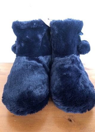 Botas azules pelo Primark nuevas con etiqueta de segunda mano por 5 EUR en  Barcelona en WALLAPOP