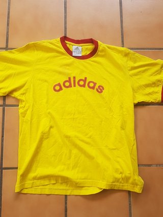 Camiseta vintage adidas de segunda mano por 10 EUR en Jun en WALLAPOP
