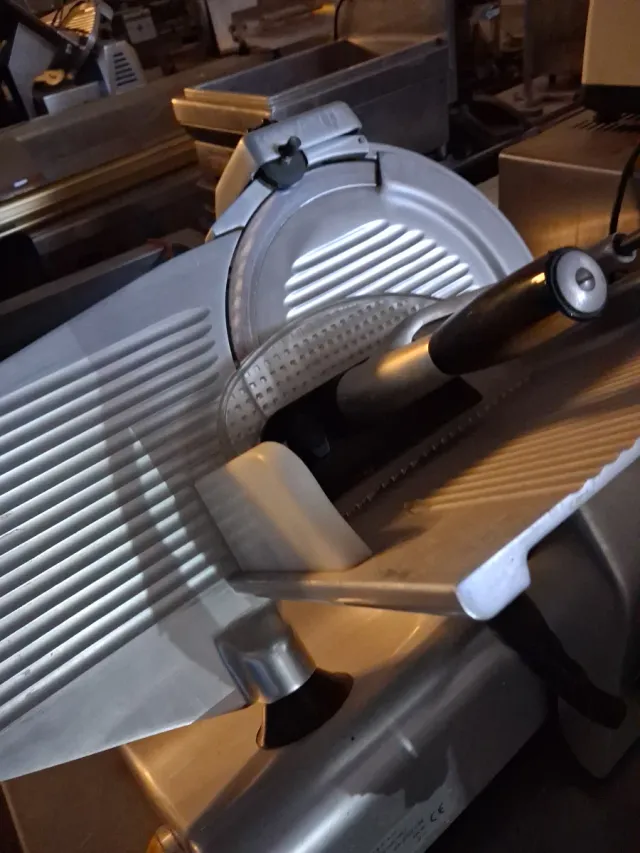 CORTA FIAMBRE MANCONI 300  MONOFASICA