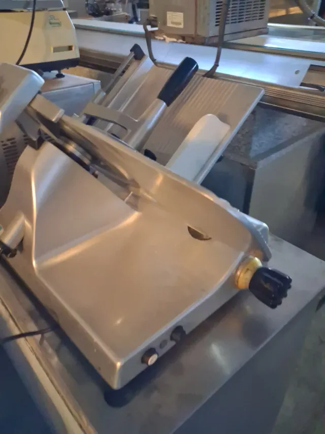 CORTA FIAMBRE MANCONI 300  MONOFASICA