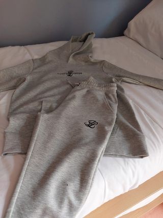 Chandal Illusive London 13\\/14 años de segunda mano por 50 EUR en Miranda  de Ebro en WALLAPOP
