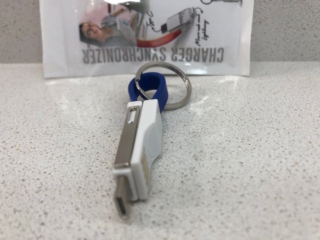 Cargador usb magnético