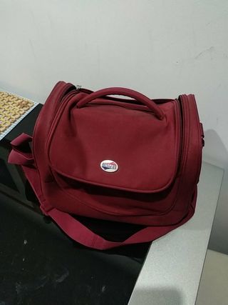 Bolsa neceser de viaje American Tourister de segunda mano por 25 EUR en  Santa Coloma de Gramenet en WALLAPOP