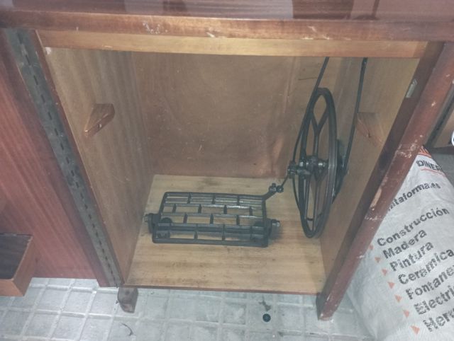 Máquina de coser Singer antigua