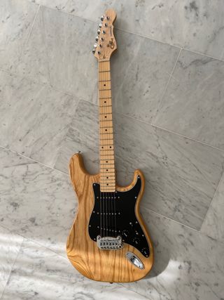 Guitarra G\u0026amp;L Tribute Legacy MN Natural Ash de segunda mano por 490 EUR  en Córdoba en WALLAPOP