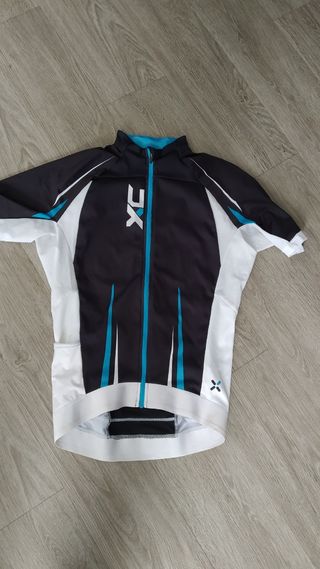 Maillot hombre Decathlon de segunda mano por 8 EUR en Alcobendas en WALLAPOP
