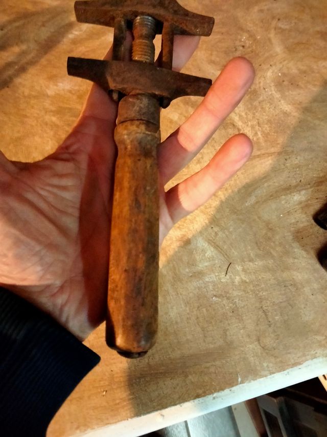 herramienta de ebanistería antigua