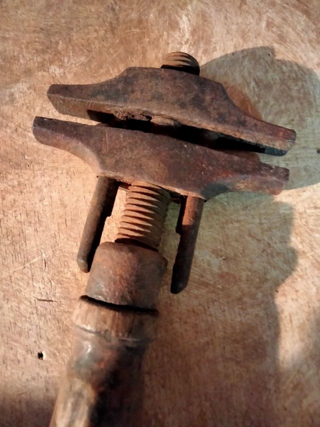 herramienta de ebanistería antigua