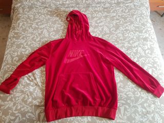 Sudadera nike terciopelo de segunda mano por 14 EUR en Alcalá de Guadaíra  en WALLAPOP