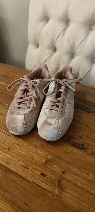 Nike Cortez terciopelo rosa de segunda mano por 30 EUR en Alicante en  WALLAPOP
