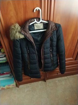 Cazadora mujer talla m en buenas condiciones de segunda mano por 15 EUR en  Ávila en WALLAPOP