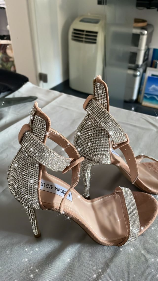 Sandalias de tacón brillantes