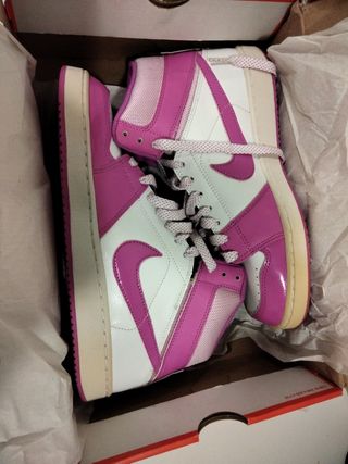 Nike Air Pegasus bota sin estrenar. Talla 41. de segunda mano por 34 EUR en  Vicolozano en WALLAPOP