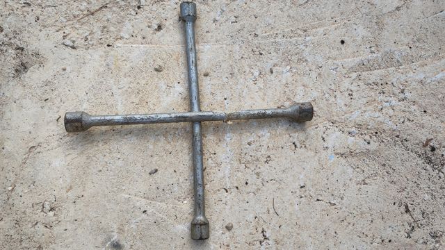 llave en cruz