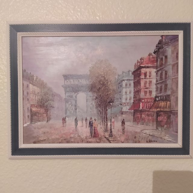 2 cuadros con marco de madera.