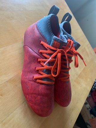 Botas Futbol niño talla 32 de segunda mano por 8 EUR en Getafe en WALLAPOP