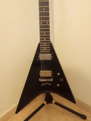 Guitarra histórica Epiphone Flying V upgraded de segunda mano por 549 EUR  en Madrid en WALLAPOP