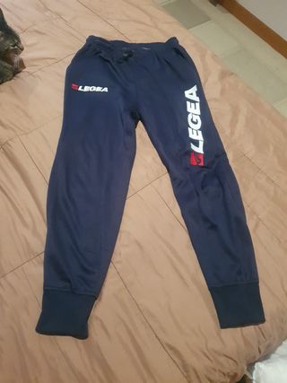Pantalon chandal legea de segunda mano por 5 EUR en Vigo en WALLAPOP