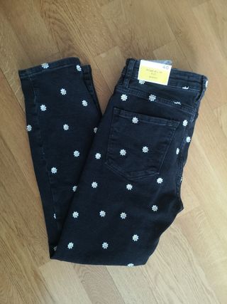 Jeans Margaritas Stradivarius de segunda mano por 18 EUR en María de Huerva  en WALLAPOP