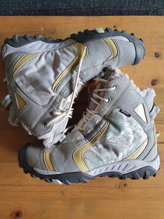 Botas Quechua impermeables (Novadry) de segunda mano por 20 EUR en  Barcelona en WALLAPOP