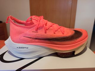 Zapatillas Nike Air Zoom Alphafly. Talla 45,5 de segunda mano por 199 EUR  en Benamocarra en WALLAPOP