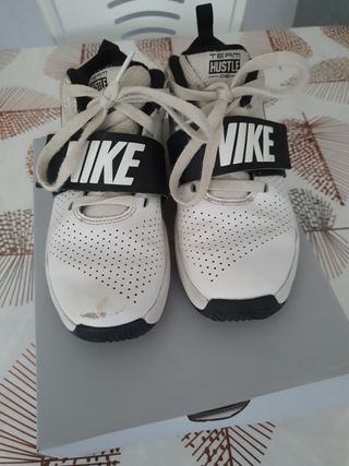 Zapatillas baloncesto Nike talla 34 de segunda mano por 5 EUR en  Moralzarzal en WALLAPOP