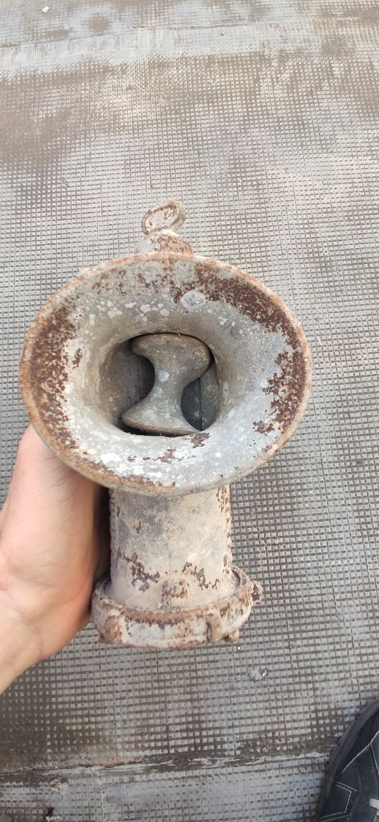 Triturador de carne antiguo.