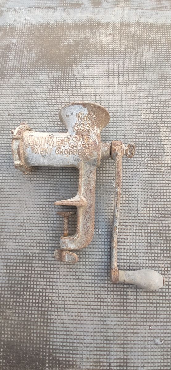 Triturador de carne antiguo.