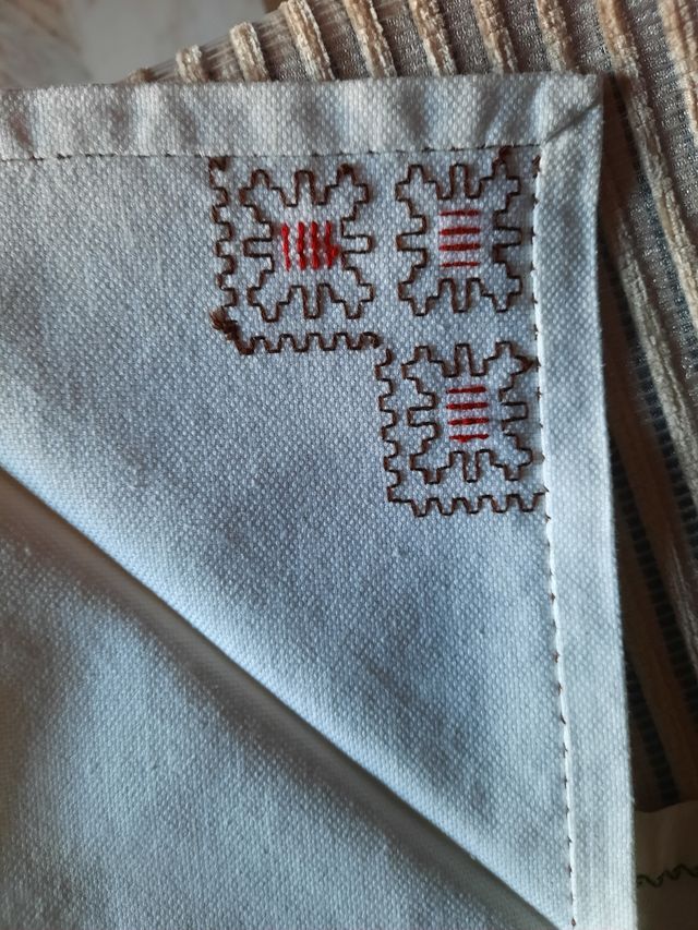 MANTEL "TÚ Y YO" PUNTO DE CRUZ