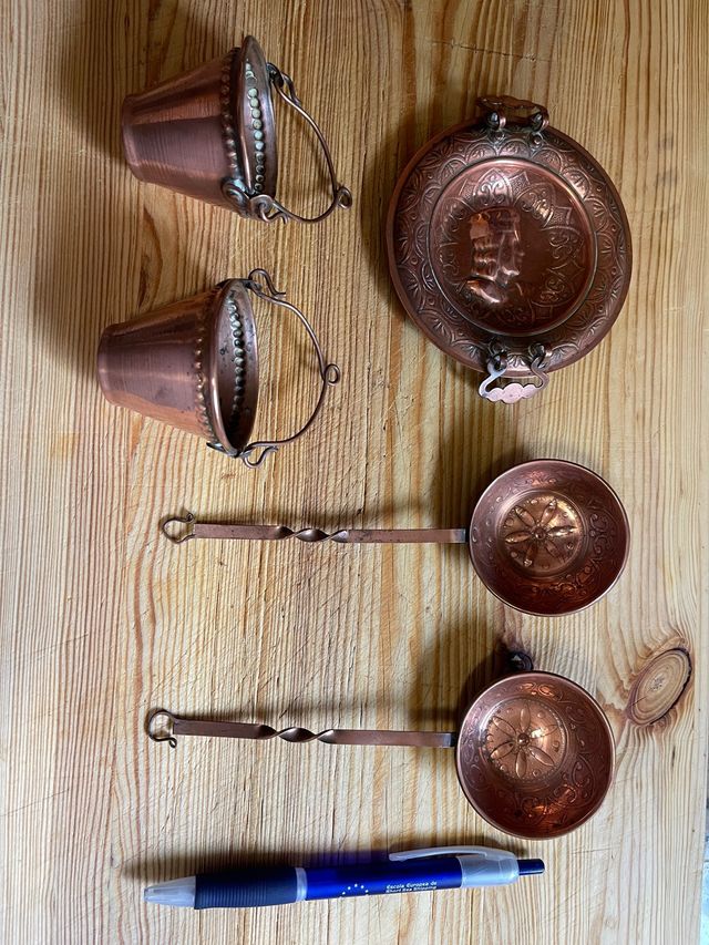 Adornos de cobre pequeños