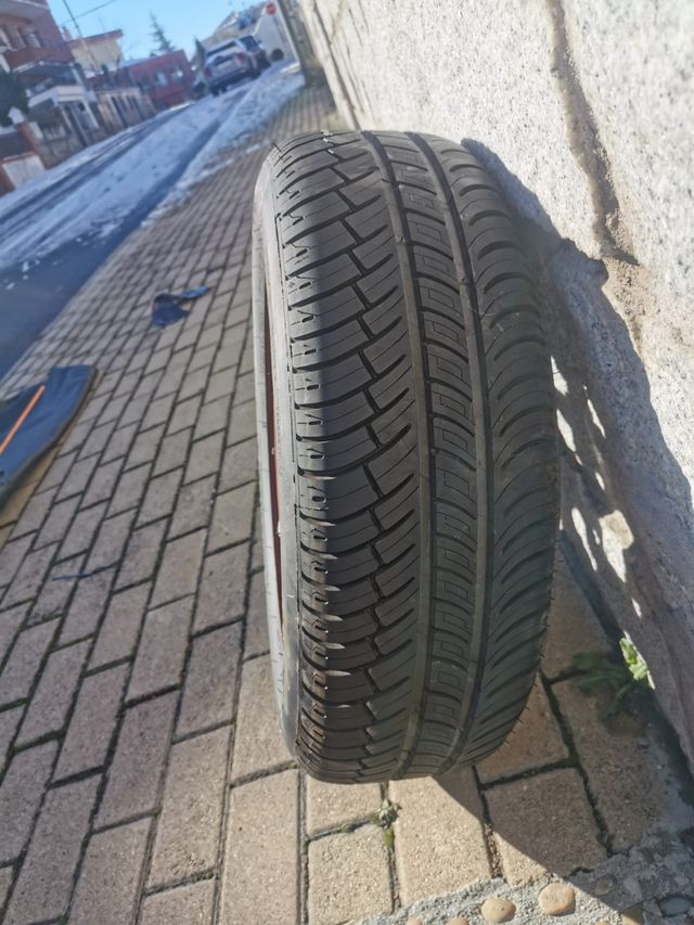 Rueda de repuesto coche