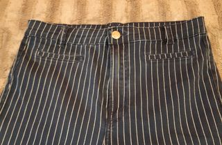 PANTALÓN VAQUERO RAYAS BERSHKA de segunda mano por 5 EUR en Vigo en WALLAPOP