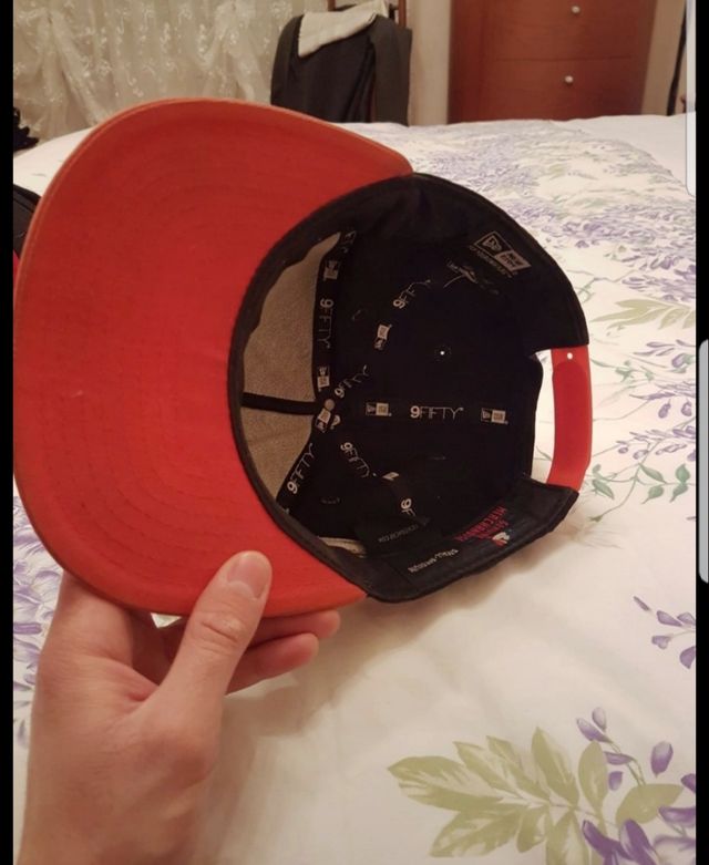 Vendesi cappellino New era arancione