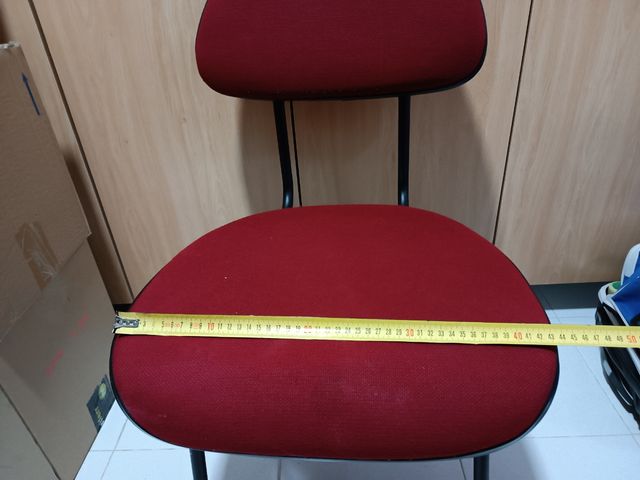 Silla de escritorio o sala de espera.