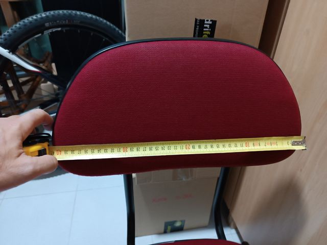 Silla de escritorio o sala de espera.