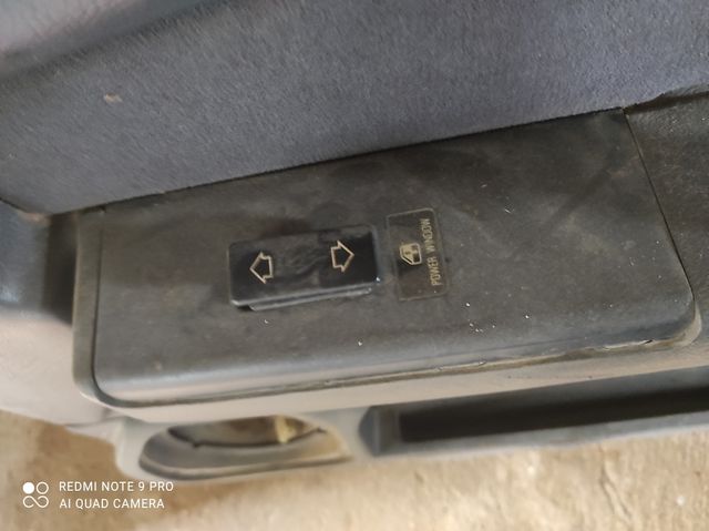 puerta delantera derecha Opel monterrey 3 puerta