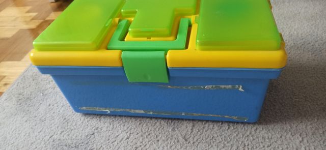 Maletín con accesorios de plastilina