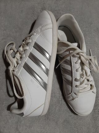 Zapatillas adidas talla 37 de segunda mano por 20 EUR en Vigo en WALLAPOP