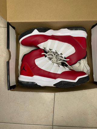 Bambas Jordan Max Aura de segunda mano por 75,99 EUR en Vilanova i la  Geltrú en WALLAPOP