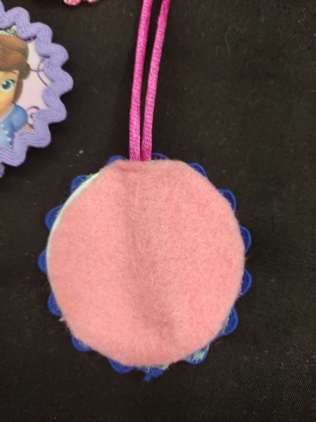 caja joyero y 12 colgantes collares de princesas