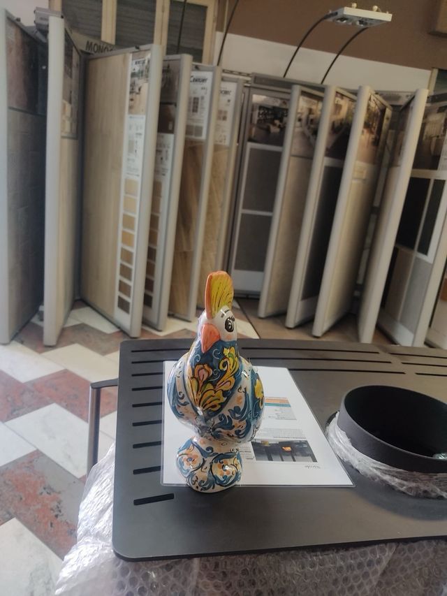 Pappagallo in ceramica artistica